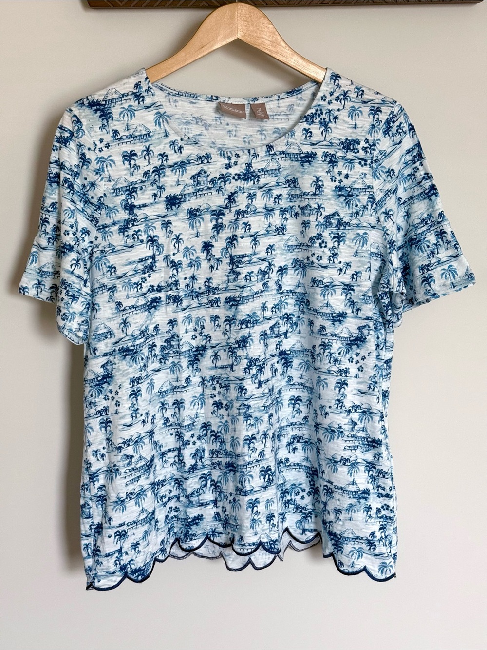 Chico’s Blue Tropical Scalloped Hem Short Sleeve Top Tee 100% Cotton 2 Large